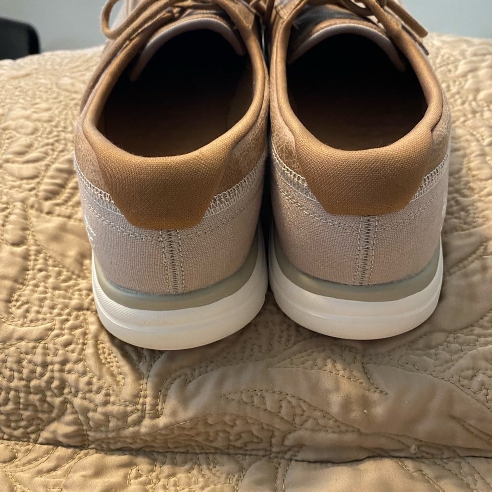 Skechers Women’s Tan Boat Shoes Size 10
Worn One Time…Still Basically New - Picture 3 of 6